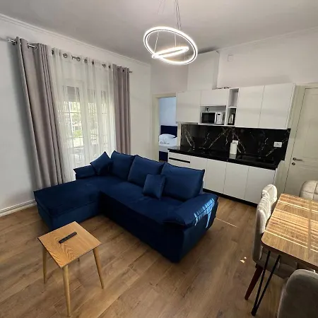 Jona Center Bedroom, Living And Free Parking *