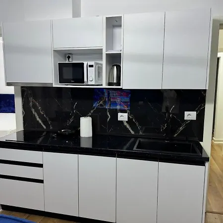 Jona Center Bedroom, Living And Free Parking Apartment *